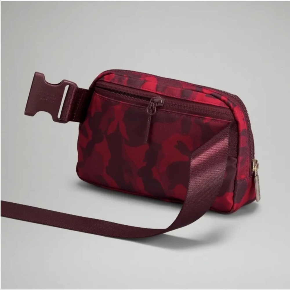 ‼️RARE‼️LULULEMON RARE EXCLUSIVE LUNAR NEW YEAR BUNNY BELT BAG 1L - Picture 7 of 9